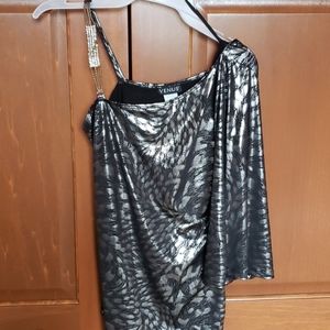 Womans Venus one sleeve short